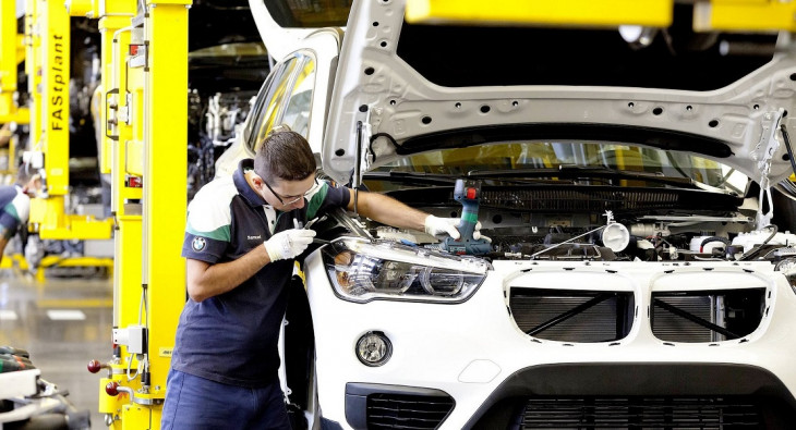 Funcionário brasileiro da BMW em Araquari. Foto: Divulgação.