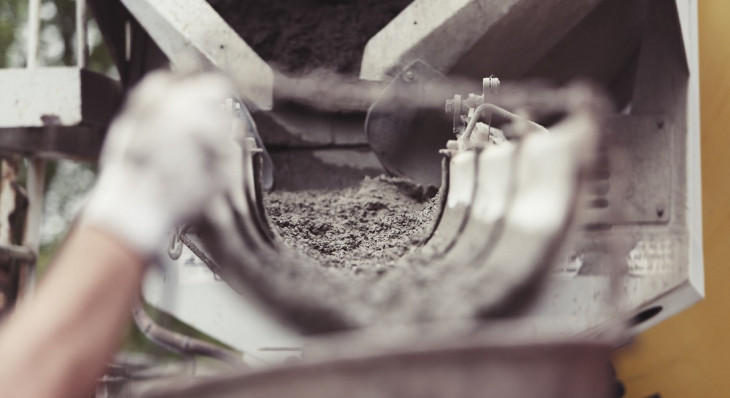 Lá vêm o concreto! Foto: Pexels.