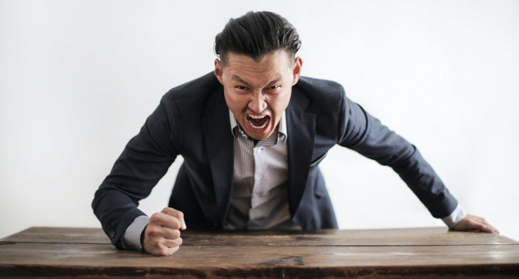 Saraiva decidiu bater na mesa e processar fornecedores. Foto: Pexels.