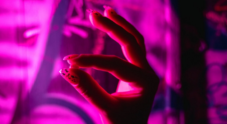 Uma mini dose de LSD antes da reunião? Foto: Pexels.