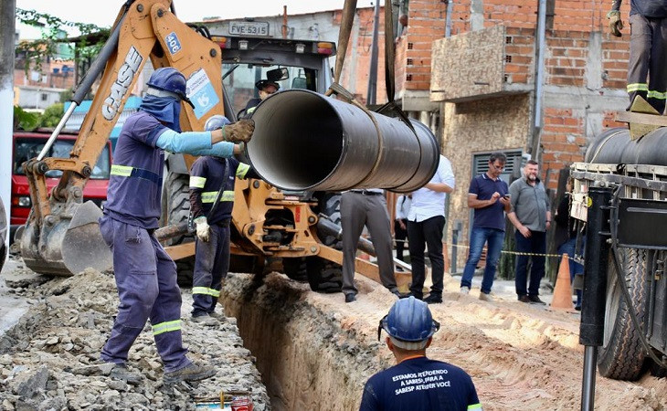 Funcionários da Sabesp em ação. Foto: Divulgação.