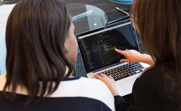 Programa é chance para entrar no mercado de trabalho. Foto: Pexels.