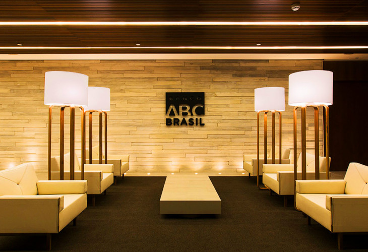 Sede do ABC. Bonitos sofás. Foto: Divulgação.