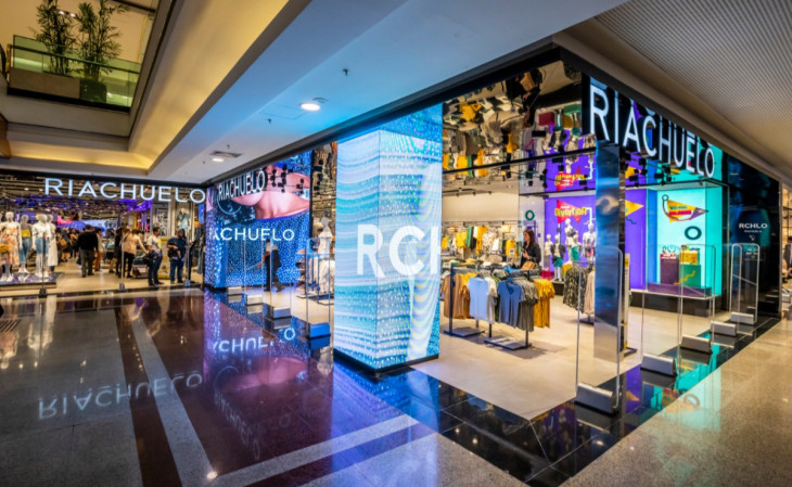 Só a Riachuelo opera em 300 lojas e e-commerce. Foto: divulgação.