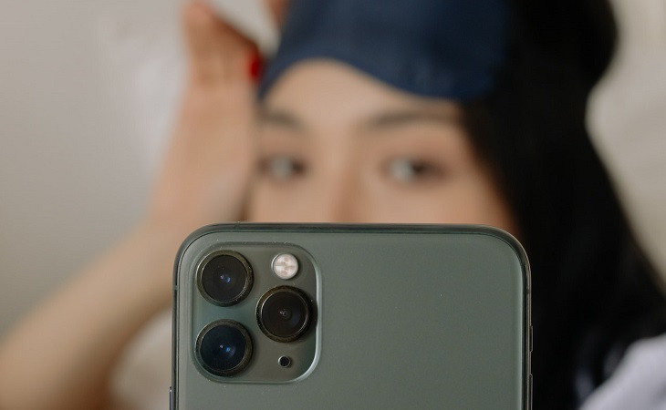 Uma selfie para o banco. Foto: Pexels.