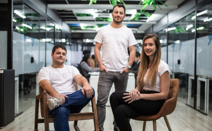 Fernando Carrasco, Marcos Salama e Laura Camargo, fundadores da Inventa. Foto: divulgação.