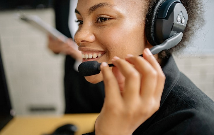 Atendimento ficou mais fácil na Generali. Foto: Pexels.
