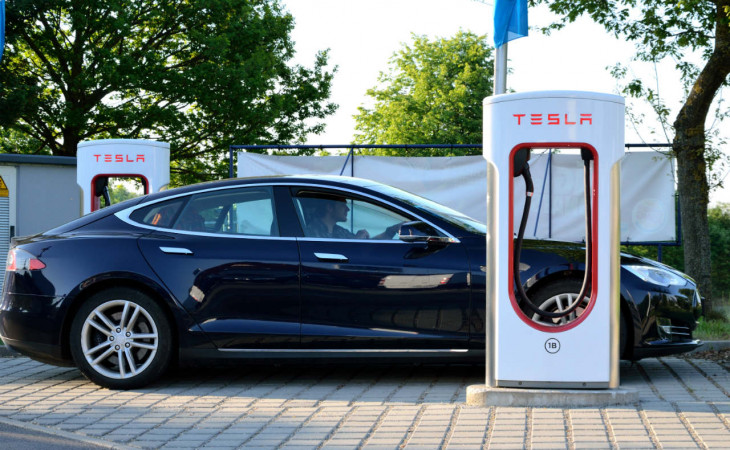 Sem níquel, não tem carro elétrico. Foto: iStock