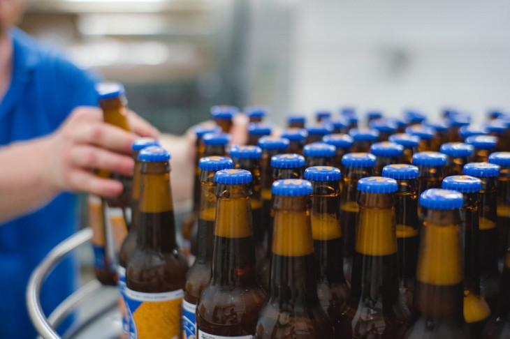 Linha de produção da Cervejas Portuense. Foto: Divulgação.