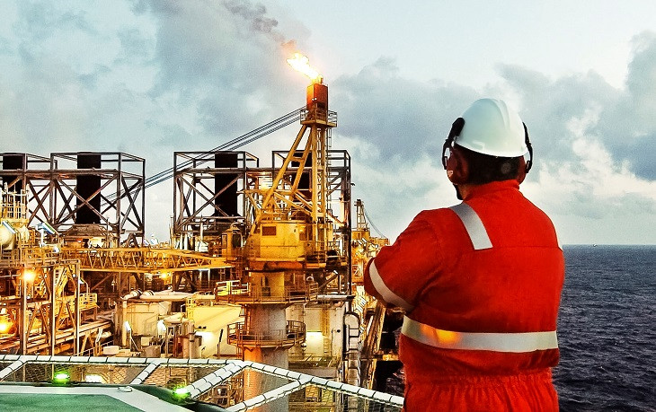 Petroleiro em plataforma da Petrobras. Foto: Agência Petrobras.