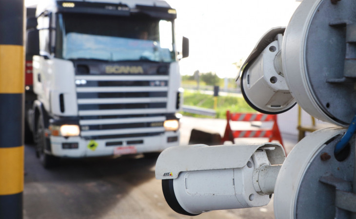 Juntas, as soluções adotadas liberam imagens para identificar os veículos e os motoristas. Foto: Divulgação