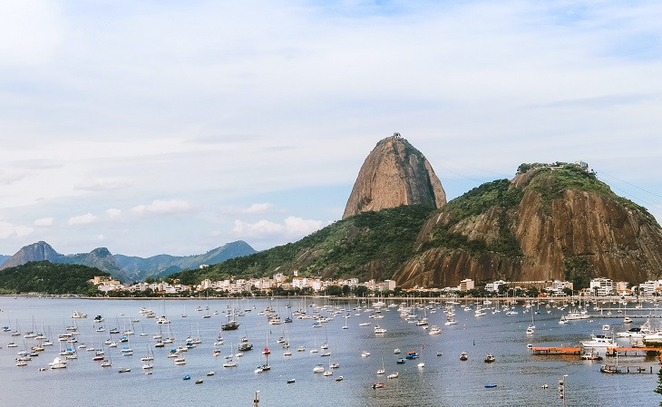 Dados brutos fluem para um ponto em comum. Foto: Pexels.