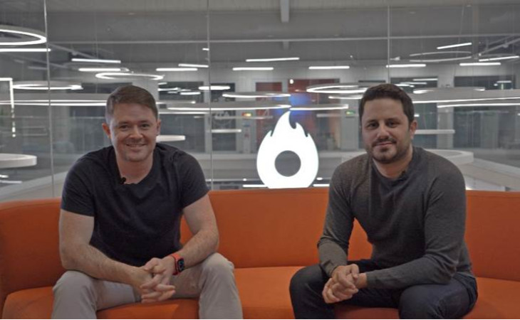 Christophe Trevisani, CEO da eNotas, e João Pedro Resende, CEO da Hotmart. Foto: divulgação.