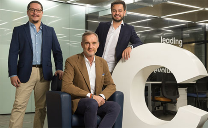 Renan Mota e Felipe Macedo, co-CEOs da Corebiz e Stefano Zunino, country manager do WPP no Brasil (Foto: Divulgação)