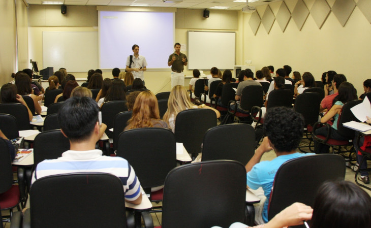 No total, cerca de 69% dos graduandos brasileiros estão empregados. Foto: Marcos Santos/USP imagens
