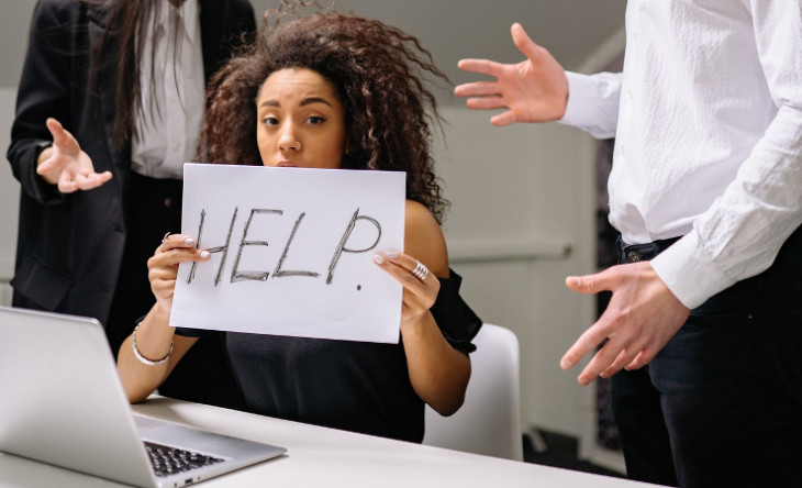 Advogados, cursos de Excel, golpistas... Demitidos recebem todo tipo de contatos. Foto: Pexels