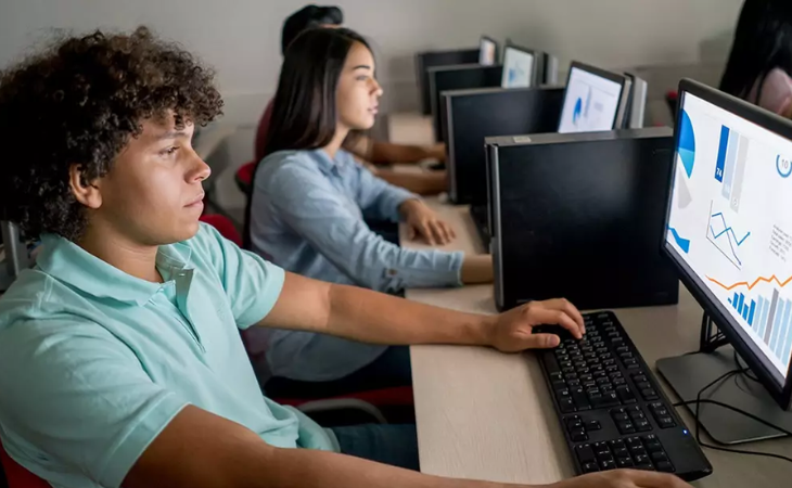 Segundo a companhia, 98% dos alunos do ensino médio querem uma educação mais conectada com o mercado de trabalho (Foto: Divulgação)