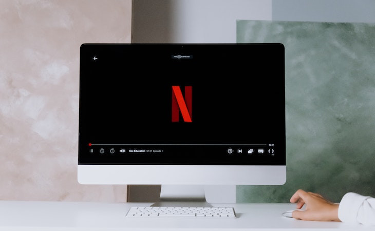 Netflix está buscando profissionais brasileiros. Foto: Pexels.