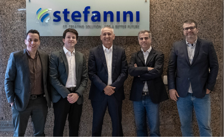 Paulo Scarpelini e João Paulo, da NewM; Marco Stefanini e Marcelo Louro, da Stefanini; e Mauricio Maciel, da InLira. Foto: divulgação.