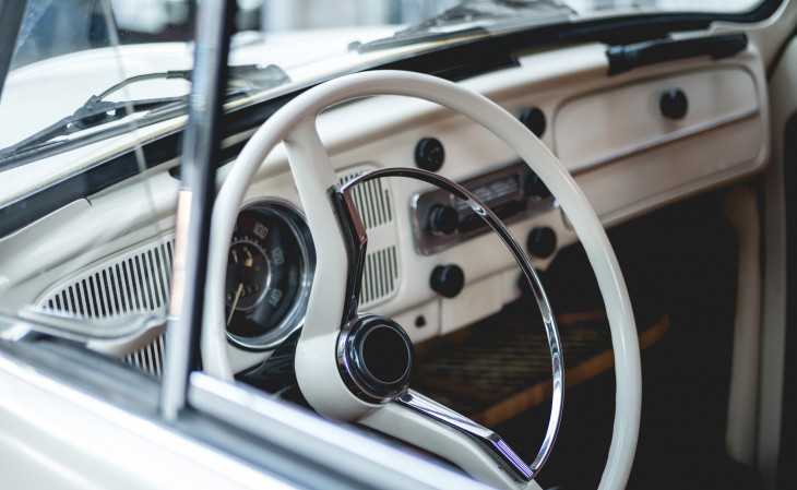 Manuais de carro podem parecer um assunto pouco emocionante, mas dão bastante trabalho. Foto: Pexels