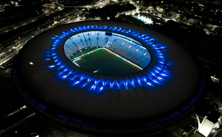 A TIM iluminou o estádio com a cor azul para celebrar o acordo com o Maracanã. Foto: Divulgação