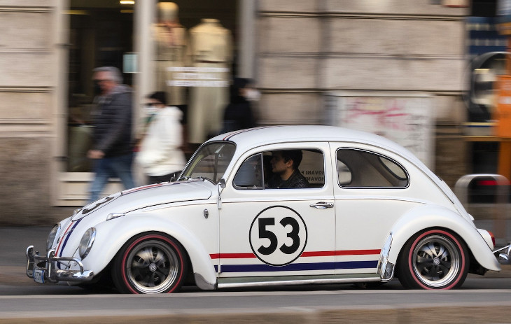 Não é fácil produzir um carro inteligente. Foto: Pexels.