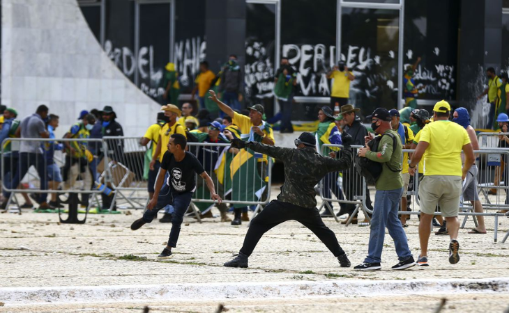 Cerca de 1,4 mil golpistas foram presos após o episódio que depredou a Praça dos Três Poderes, em Brasília (Foto: Agência Brasil)
