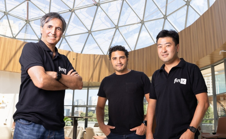 Da esquerda para direita: Sérgio Campangna, co-fundador da Fin-X, Romero Rodrigues, head de venture capital da Headline, e Daniel Shiraishi, co-fundador da Fin-X. Foto: Divulgação