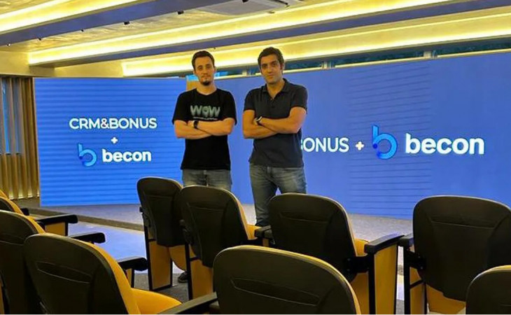 Lucas Schiochet, fundador da Becon, e Alexandre Zolko, fundador da CRM. Foto: Divulgação