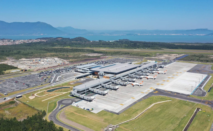 O Aeroporto Internacional Hercílio Luz possui capacidade para mais de 4 milhões de passageiros anualmente (Foto: Divulgação)