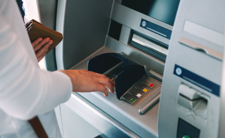 Atualmente, o valor máximo para envios por DOC e TEC é de R$ 4.999,99. Foto: Depositphotos