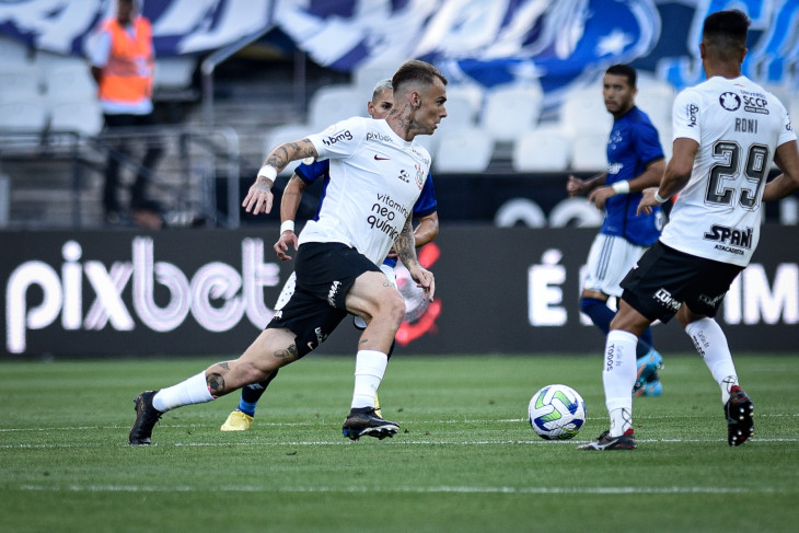 Time do Corinthians joga com nova iluminação. Foto: Depositphotos.