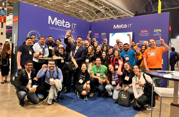 Delegaçao brasileira no estande da Meta no Collision.