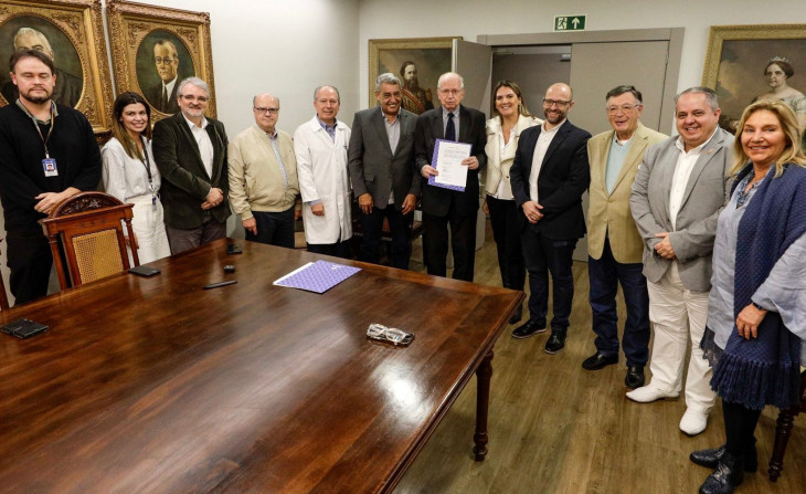 Assinatura do acordo entre a Procempa e a Santa Casa de Misericórdia de Porto Alegre. Foto: LinkedIn