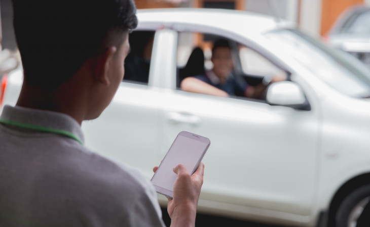 Entre as plataformas mais utilizadas para serviços, esteve a de transporte particular de passageiros (47,2%). Foto: Depositphotos