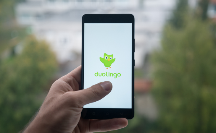 Companhia já utiliza a tecnologia para gerar vozes dentro do aplicativo (Foto: Depositphotos)