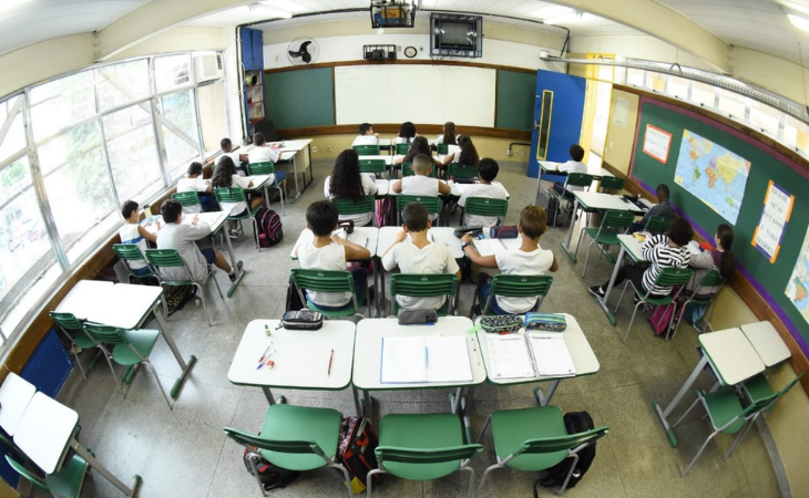 Celulares só poderão ser usado fora da sala antes ou após as aulas ou com autorização dos professores / Foto: Prefeitura do Rio