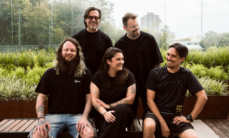 César Paz, Vinicius Costa, Jaydson Gomes, Nathalia Alves e Felipe Nascimento. Foto: Wesley Fávero - Eyxo.
