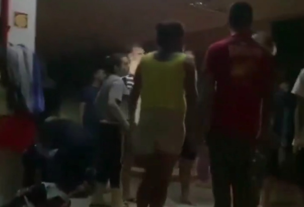 Moradores se refugiam da enchente na Datacom.