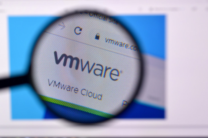 Clientes de olho na VMware. Foto: Depositphotos.
