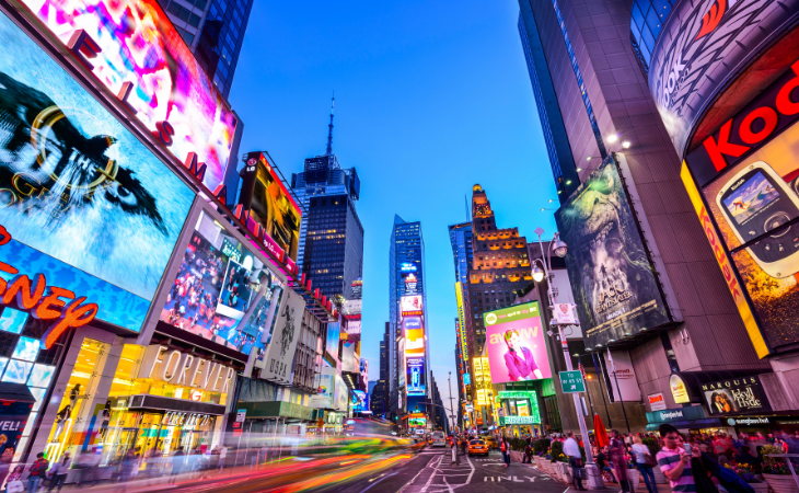 Mídia OOH na Times Square (Foto: Depositphotos)