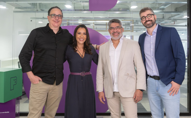 Da esq. para dir: Ale Garcia e Mônica Hauck, cofundadores da Sólides, e César Carvalho e Wilson Teixeira, cofundadores da RHGestor (Foto: Divulgação)