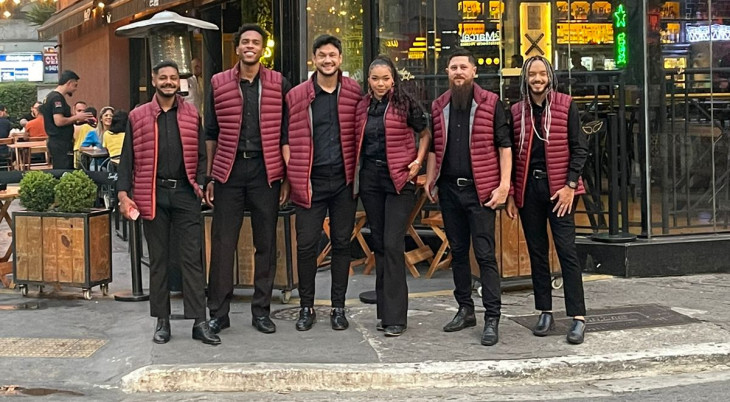 Fatal Model abordou potenciais investidores na rua. Foto: Divulgação.