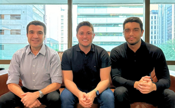 João Kepler, Lucas Schweitzer (fundador da Empreende Brazil) e Gabriel Lopes (da EFG). Foto: divulgação.