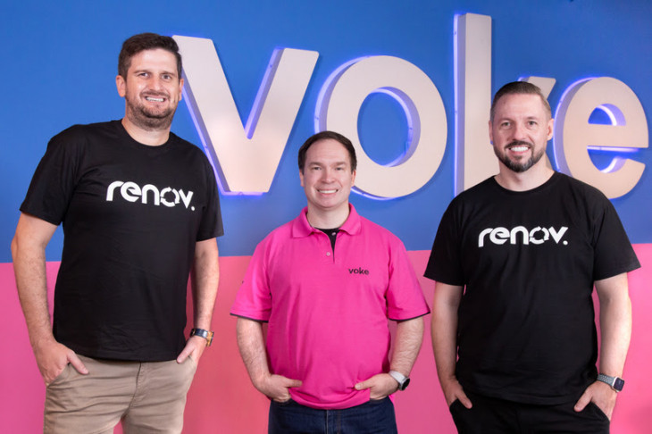 Matheus Mundstock e Ismael Kolling, da Renov, e Rene Almeida (centro) da Voke - Foto: Divulgação