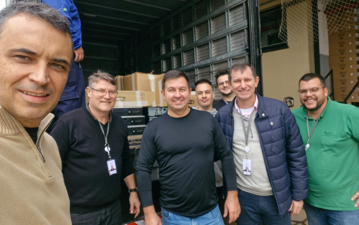 Reconecta-RS entrega computadores no Mãe de Deus.