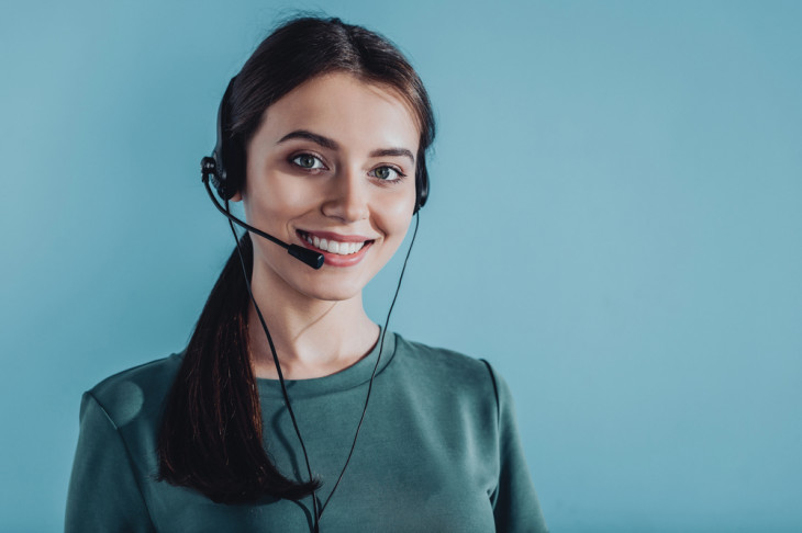 "Sorria, você está sendo mantido artificialmente na linha por uma decisao empresarial". Foto: Depositphotos.