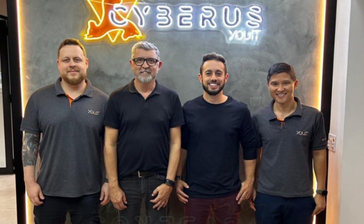 Sandoval Martins ao lado de cofundadores da You IT: Karlos Thiago, Rafael Dsiaducki e Ricardo Takei, respectivamente (Foto: Divulgação)