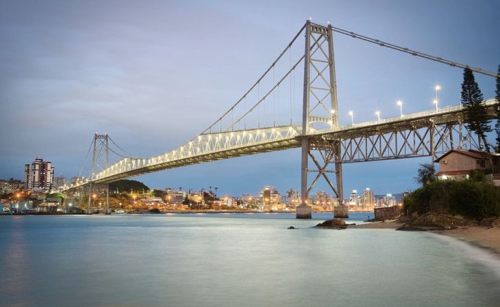 Ponte Hercílio Luz, em Florianópolis. Foto: Deposit Photos.