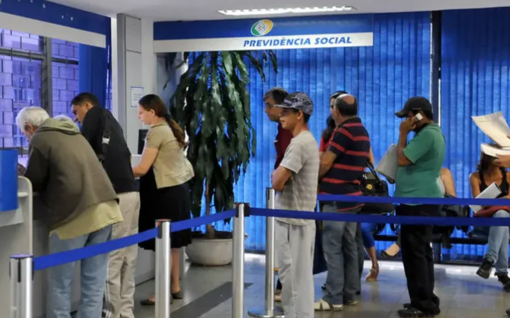 Fila para cair em golpe? Foto: Antonio Cruz/ABr/Reprodução.